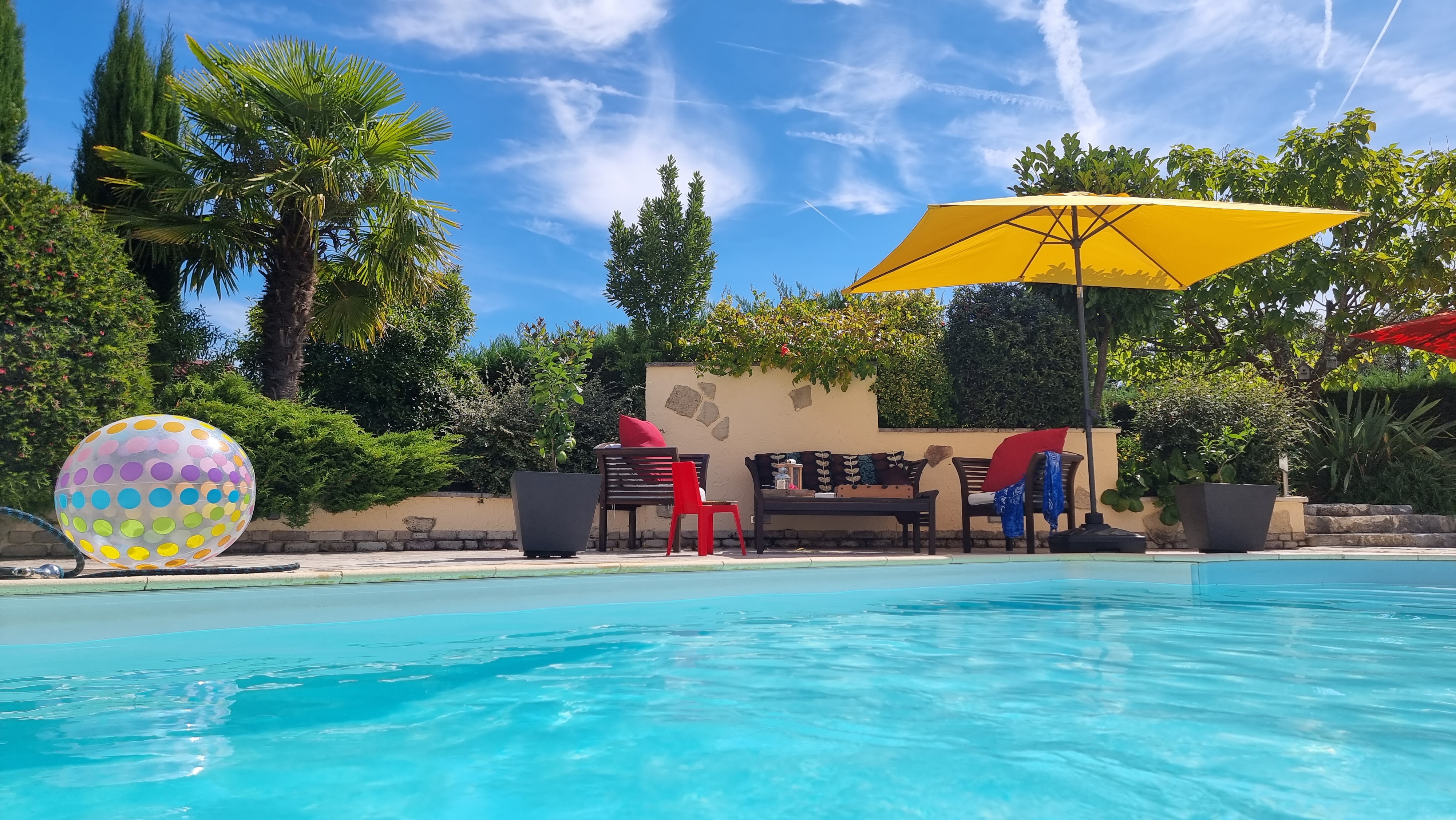 Saintes : Vendre une maison avec piscine : comment en faire un vrai atout ?