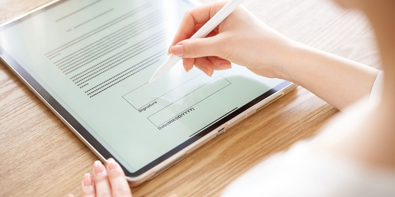 Firma digital y notarización remota: herramientas legales para comprar sin viajar